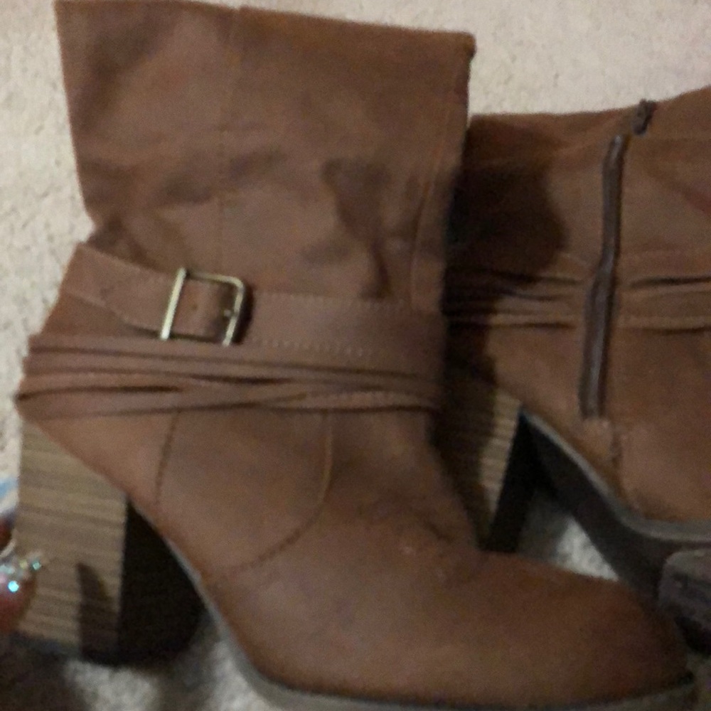 Beautiful Sonoma size 9 boots